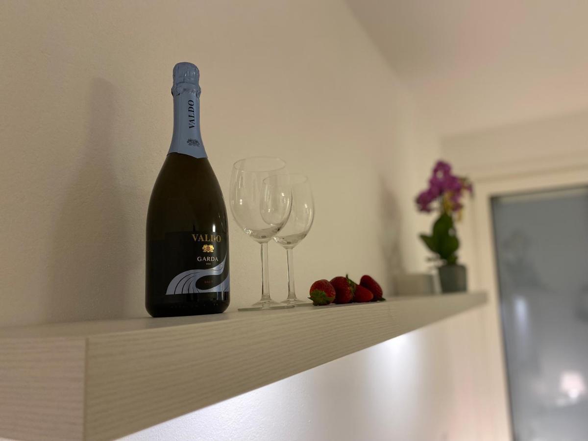 מאלצ'סינה La Dolce Vita Suites מראה חיצוני תמונה