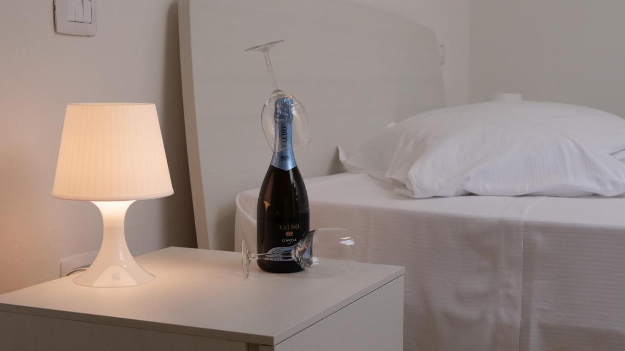 מאלצ'סינה La Dolce Vita Suites מראה חיצוני תמונה